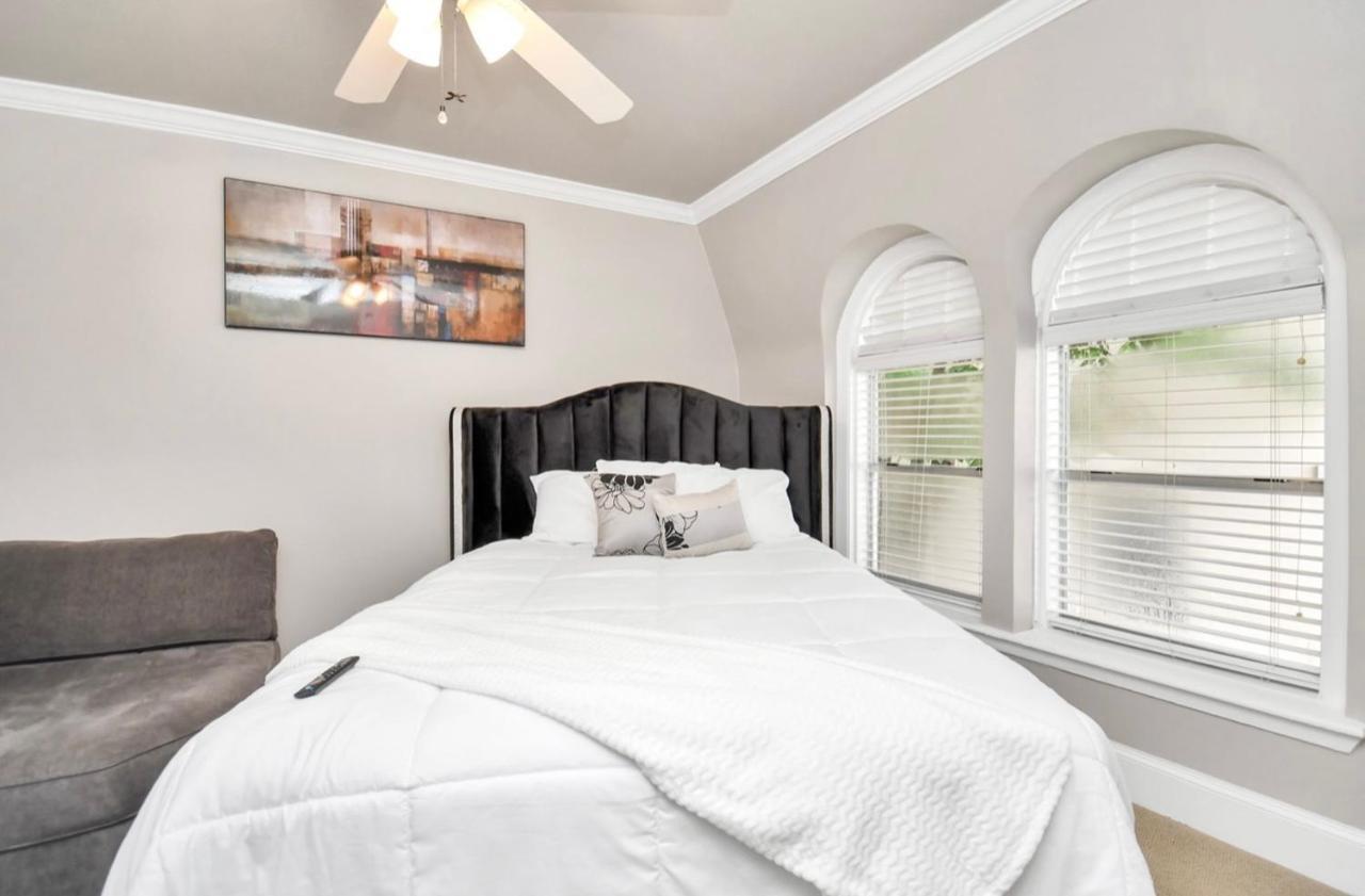 Stunning Private Room In Town Home Хьюстон Экстерьер фото